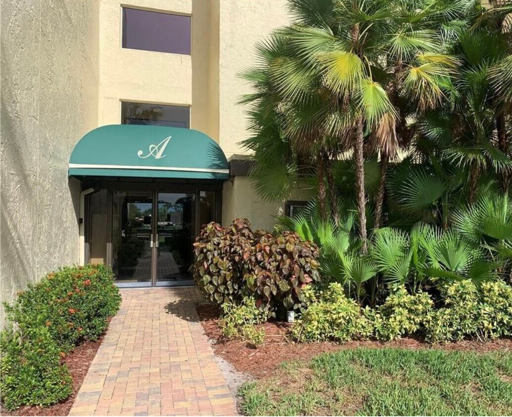 6124 43rd St W Unit 105A, Bradenton, FL 34210 Condo for Rent in