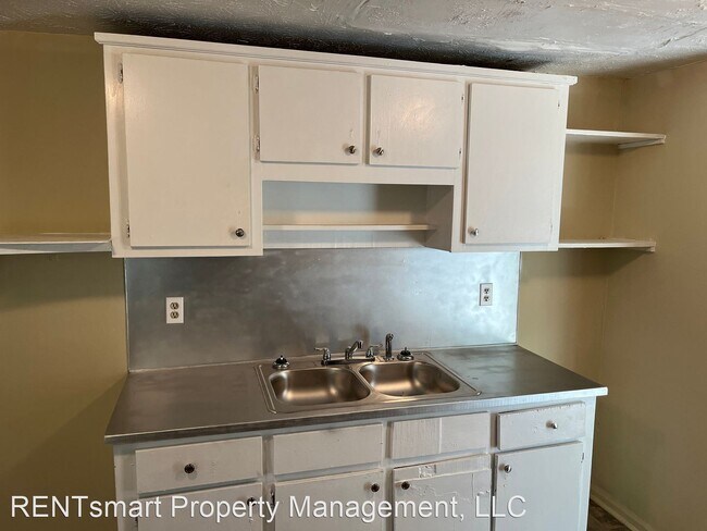 Foto del edificio - 2 br, 1 bath House - 2605 Jones Avenue Unit B