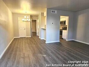 Building Photo - 2811 Woodbury Dr