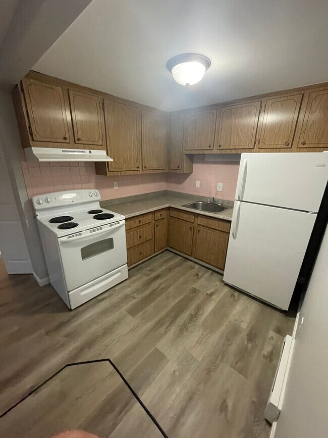 Foto del edificio - Nice, large studio with off-street parking!