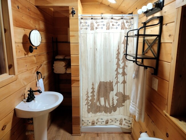 Foto del edificio - 554 Hovermale Ln