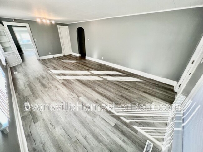 Foto del edificio - 907 E Broadway St