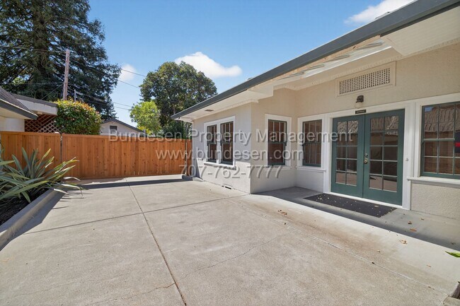 Foto del edificio - 612 Petaluma Blvd S