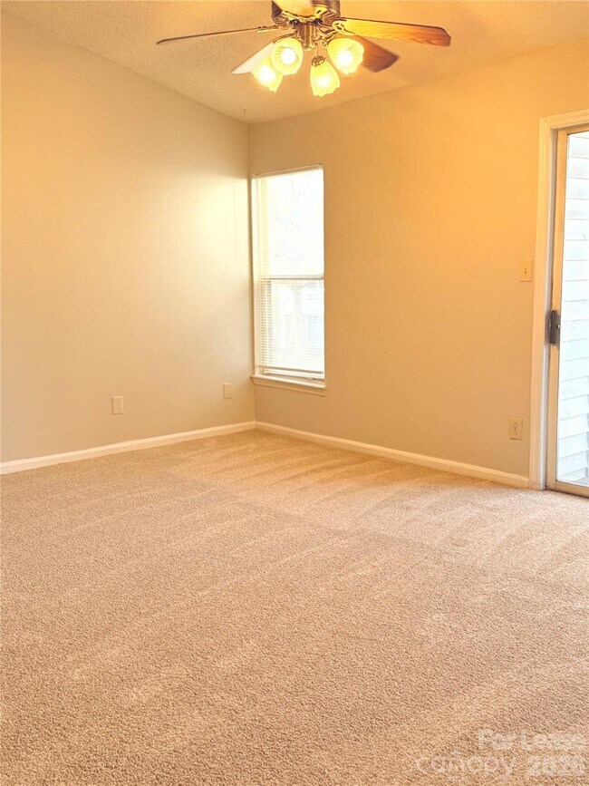 Foto del edificio - 9627 Vinca Cir