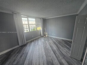 Building Photo - 825 Brickell Bay Dr