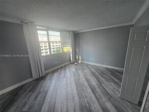 Building Photo - 825 Brickell Bay Dr