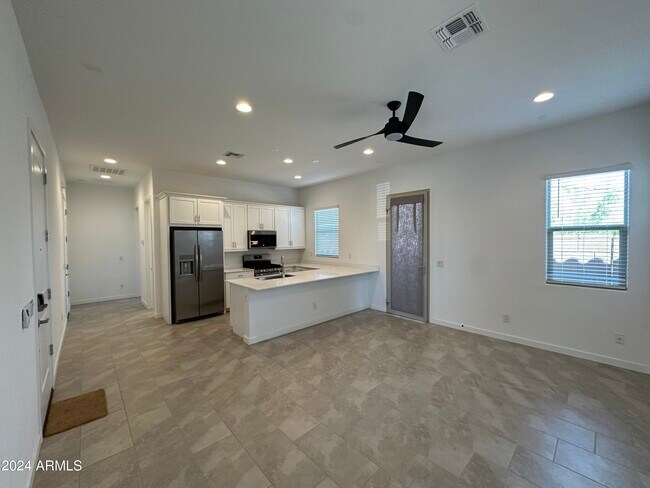 Foto del edificio - 2038 W Sleepy Ranch Rd