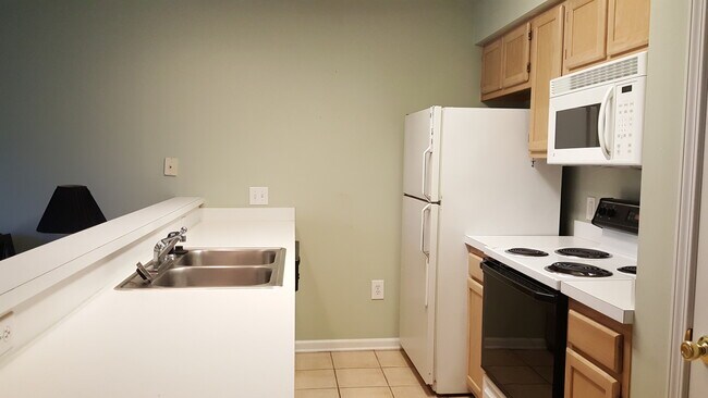Foto del edificio - REDUCED! Fully Furnished 1 Bedroom Condo i...