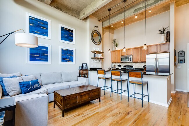 Living Room - 1735 N Paulina St