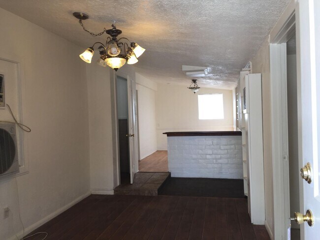 Foto del edificio - 2 bed/1 bath