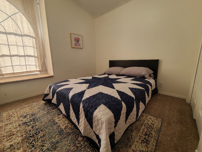 Building Photo - 991 N 2100 W