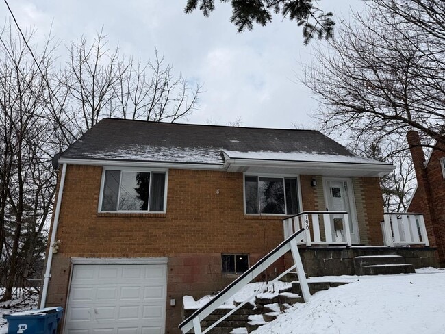 Newly Renovated 3BD 1 1/2BA house in Penn Hills! - Newly Renovated 3BD 1 1/2BA house in Penn Hills!