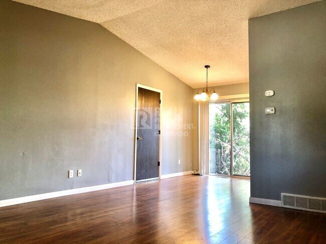 Foto del edificio - 1943 Dorset Dr