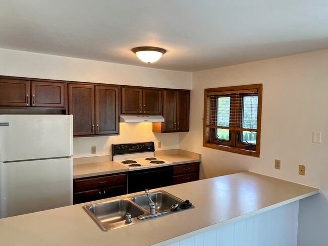 Kitchen with Lots of Workspace - 215 Ash Street