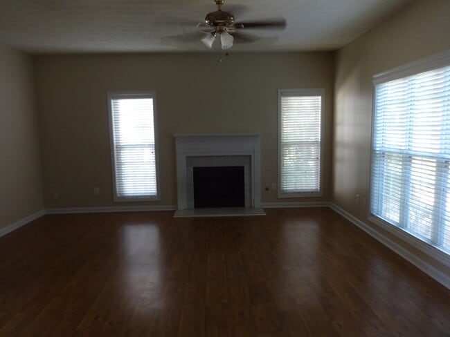 Foto del edificio - 834 Glen Abbey Dr