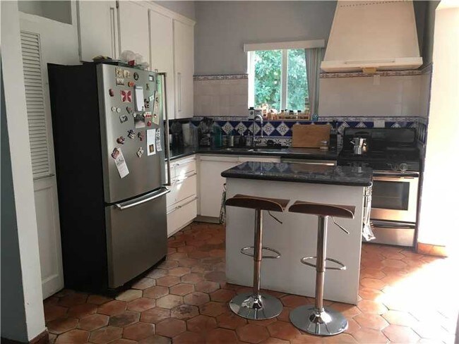 Foto del edificio - 430 NE 51st St