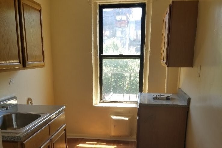 Foto principal - 2772 Valentine Ave