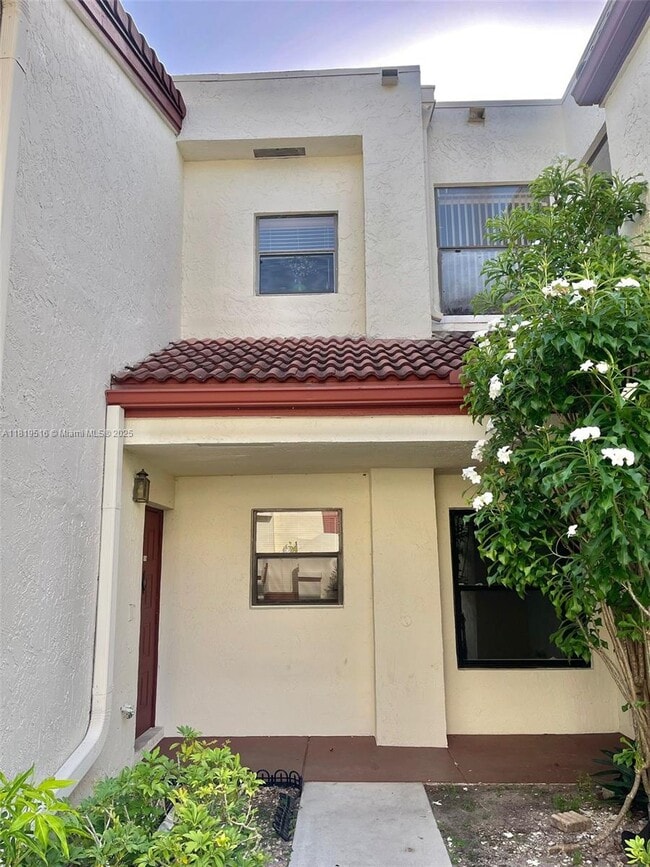 Building Photo - 1423 Avon Ln