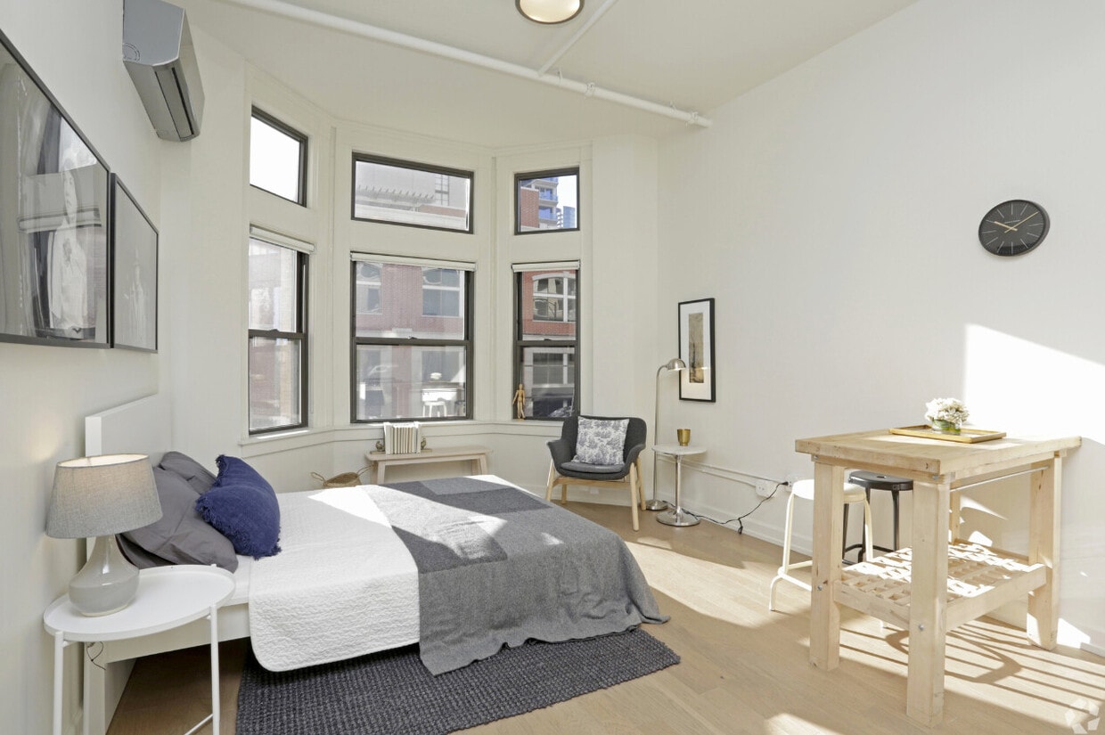 Photo - 311 W Erie St (Chicago, IL)