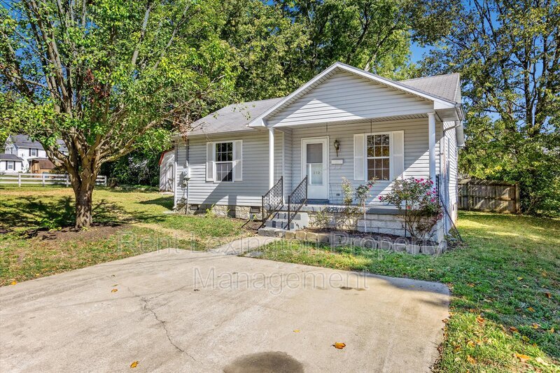 Primary Photo - 212 Walnut St