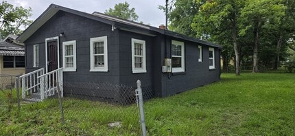 Building Photo - 2116 Mc Millan St