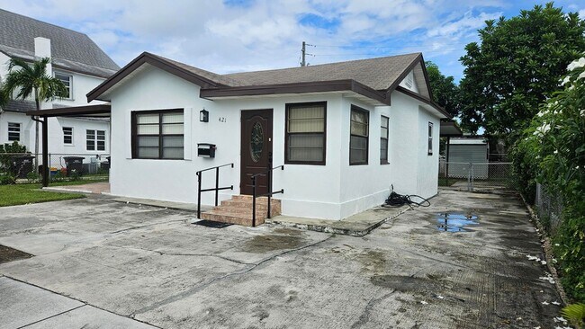 Foto del edificio - 421 Ardmore Rd