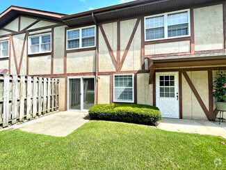 Building Photo - 1005 Greenwood Cir