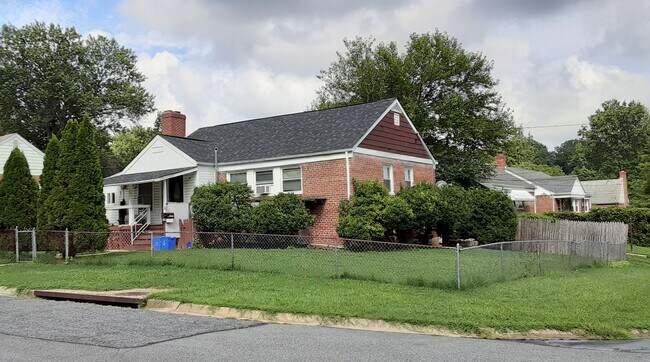 front view - 10801 Jewett St