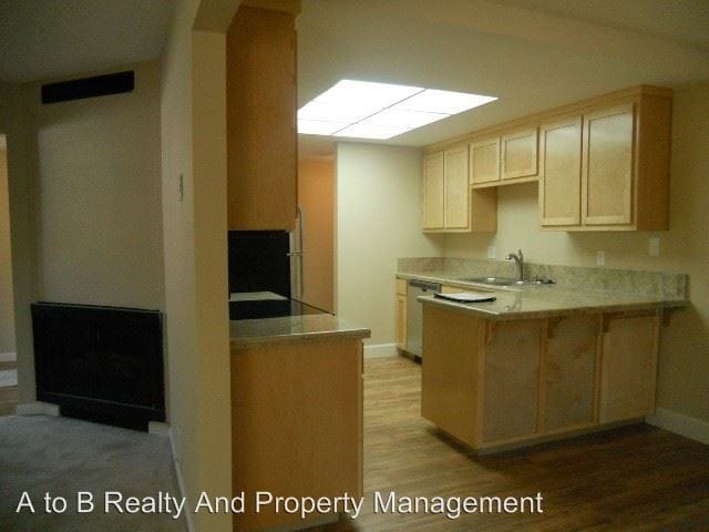 Building Photo - 2 br, 2 bath House - 5905 Hillview Ave