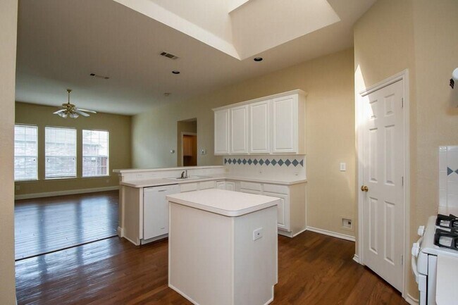 Foto del edificio - Adorable single story 3/2- Plano