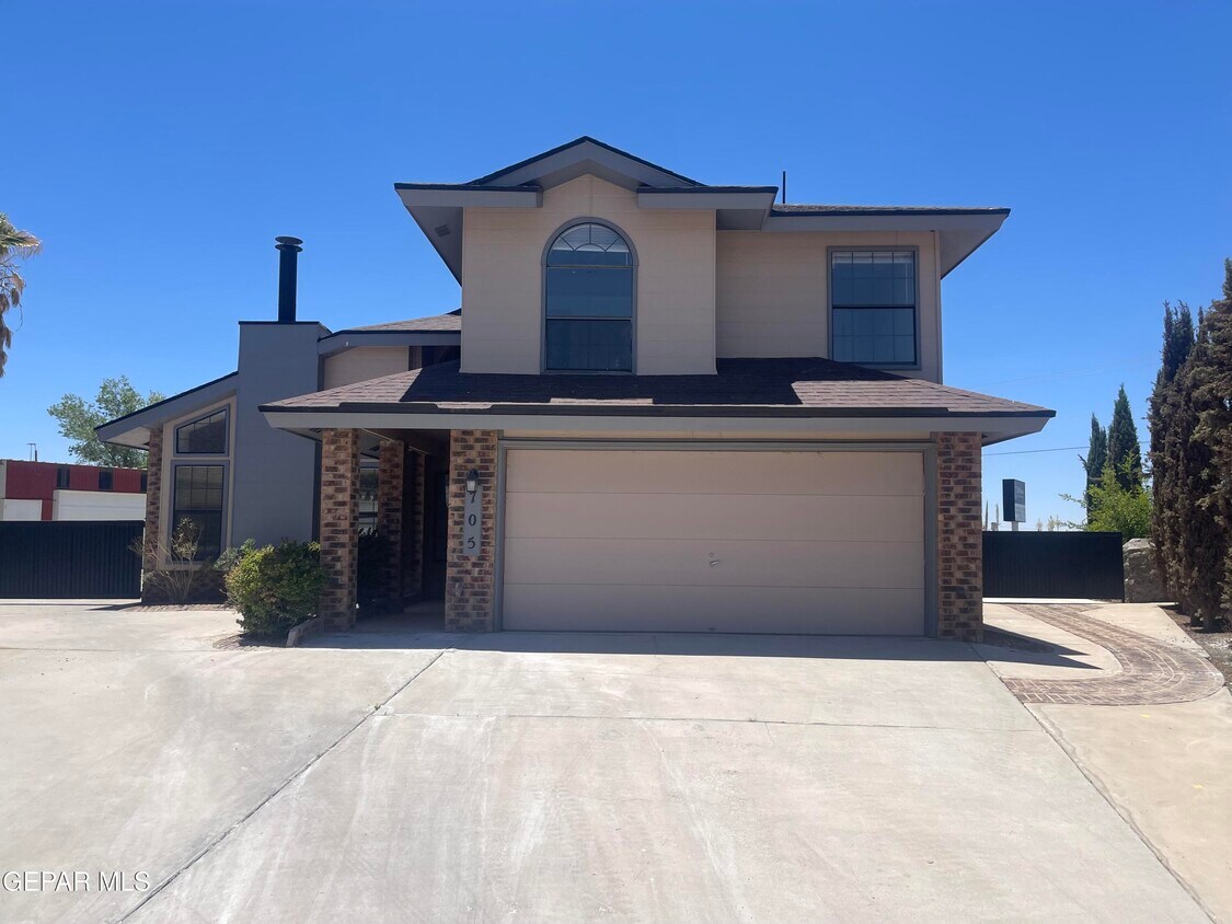 Primary Photo - 705 Springfire Dr