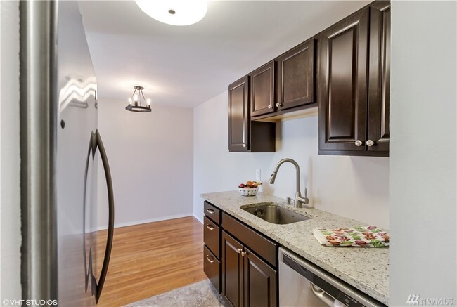 Building Photo - 919 2nd Ave W