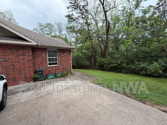 Photo - 111 E Rock St Townhome