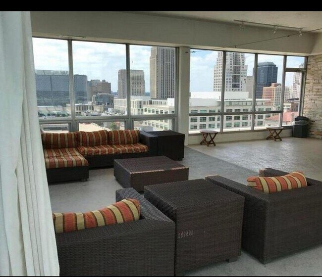 Foto del edificio - 600 E 8th St