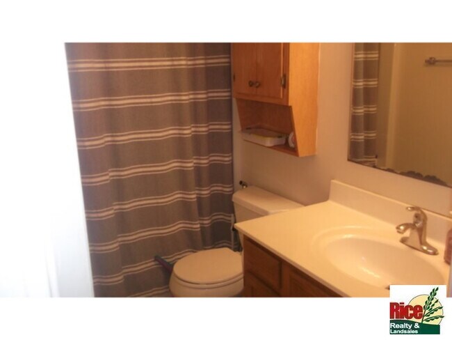 Building Photo - 330 Wakeman Ct. Duplex
