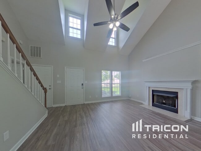 Building Photo - 149 Lantana Dr