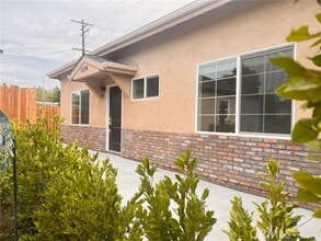 Building Photo - 1214 N Hidalgo Ave
