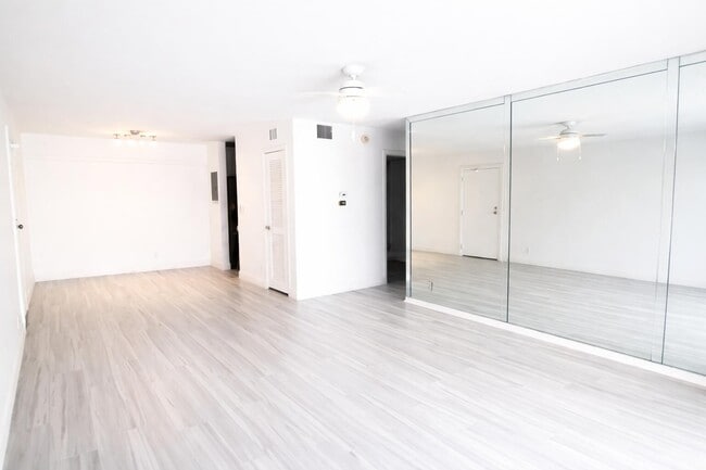 Foto del edificio - 6521 Bay Club Dr