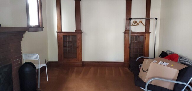 Building Photo - 410 E William - 8 Bedroom Home with Two Ki...
