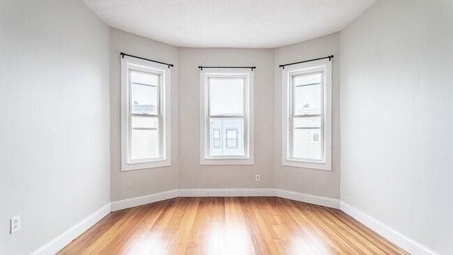 Building Photo - 17 Cawfield St