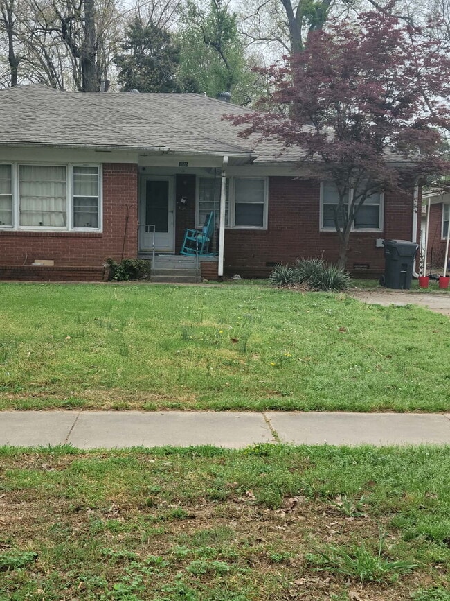 Building Photo - 1205 W Matthews Ave