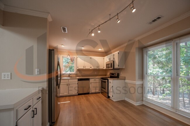 Building Photo - 5500 Fortunes Ridge Dr