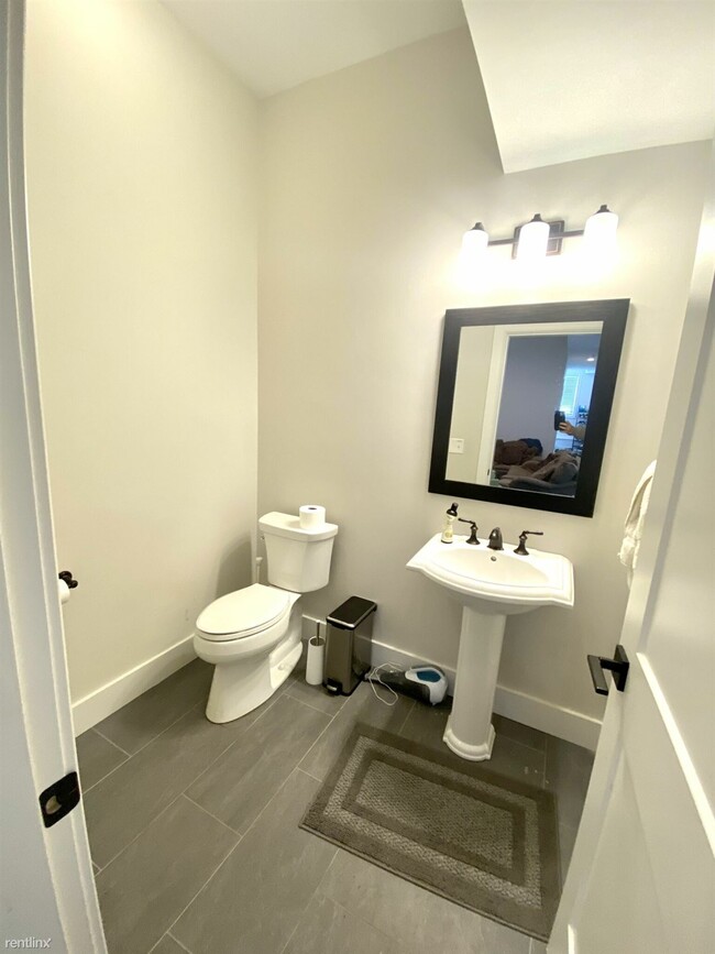 Building Photo - 7 br, 4.5 bath House - 1 Cedar St