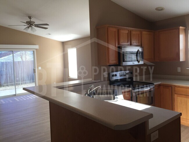 Foto del edificio - Beautiful 3BR Home in The Highlands with Community Pool