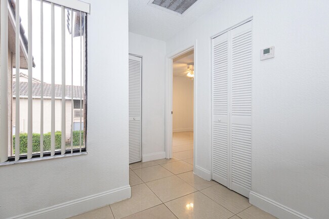 Foto del edificio - 9981 W Atlantic Blvd