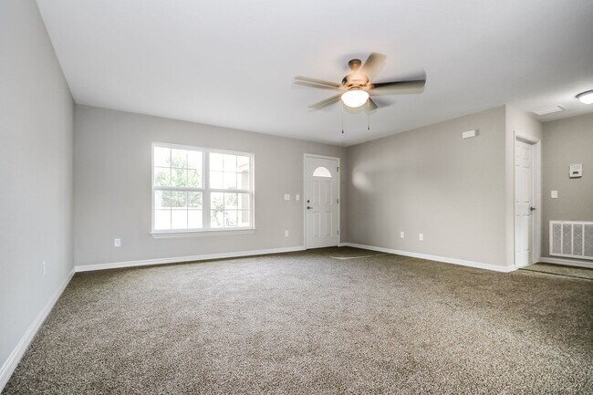 Foto del edificio - BEAUTIFUL 3 Bedroom, 2 Bathroom Home in Oc...