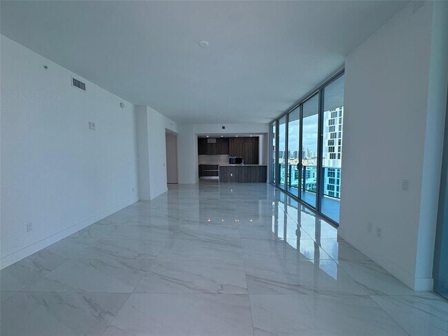 Foto del edificio - 17550 Collins Ave