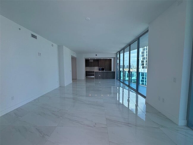 Building Photo - 17550 Collins Ave