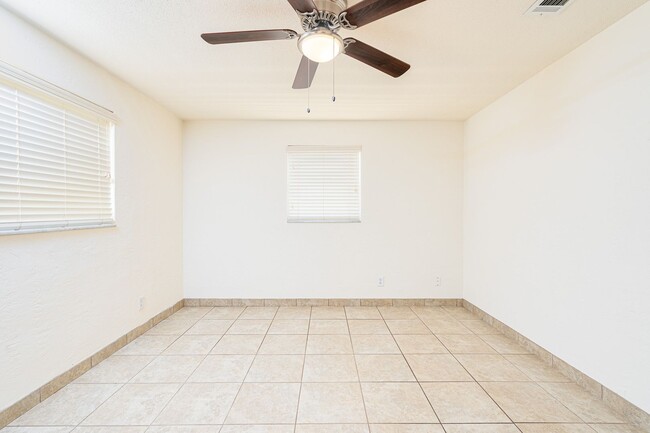 Building Photo - 3 Bedroom Home in Port Orange