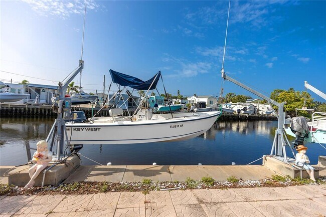 Building Photo - 672 Yawl Ln